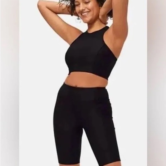 Outdoor voices 10 inch warmup short - Picture 2 of 4